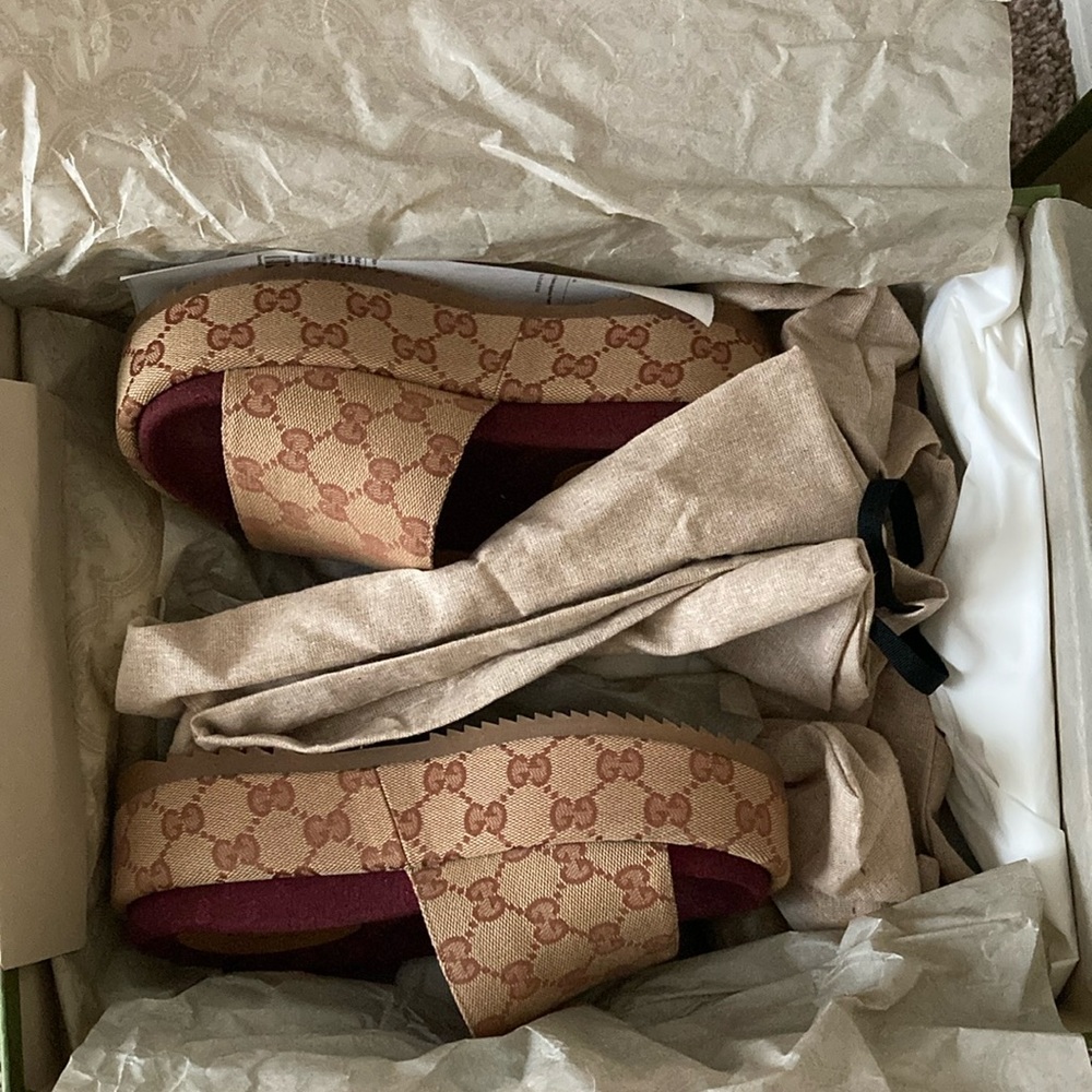 Brand new Gucci Sandals Beige color size34 never worn still in original box